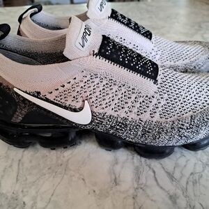Nike Mens VaporMax Flyknit Shoes - Black‎ and White